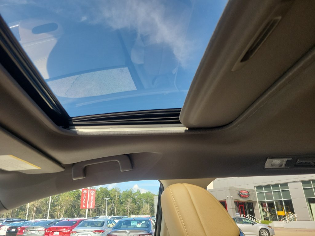 Certified 2022 Toyota Sienna XLE FWD image 17