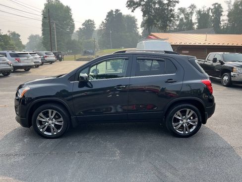 Used 2016 Chevrolet Trax LT w/ LT Sun and Sound Package AWD/4WD image 8