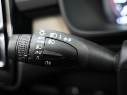 Used 2019 Volvo XC40 T5 Inscription image 14