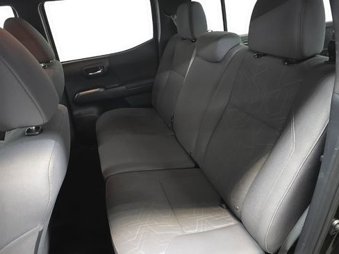 Used 2019 Toyota Tacoma TRD Off-Road image 31