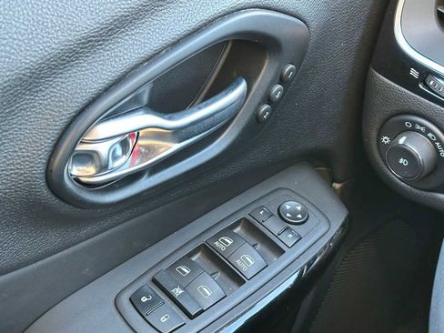 Used 2023 Jeep Cherokee Altitude Lux w/ Lux Elite Package image 33