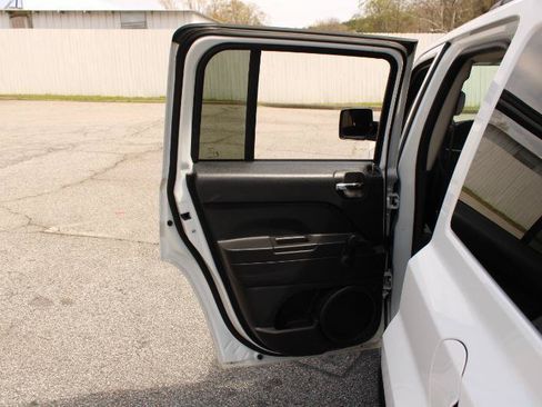 Used 2014 Jeep Patriot Sport FWD image 13