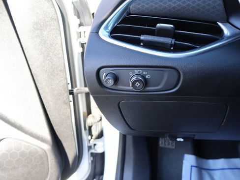 Used 2018 Chevrolet Malibu LT image 33