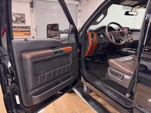 Used 2016 Ford F350 King Ranch w/ King Ranch w/Chrome Package image 11