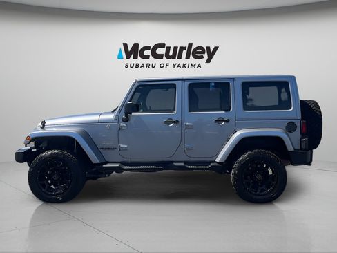 Used 2013 Jeep Wrangler Unlimited Sahara w/ Connectivity Group AWD/4WD image 3