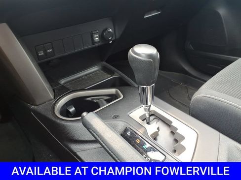 Used 2018 Toyota RAV4 XLE AWD/4WD image 19