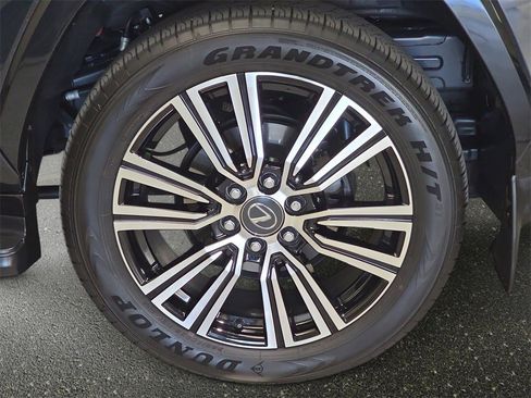 Certified 2025 Lexus LX 600 4WD w/ Luxury Package image 37