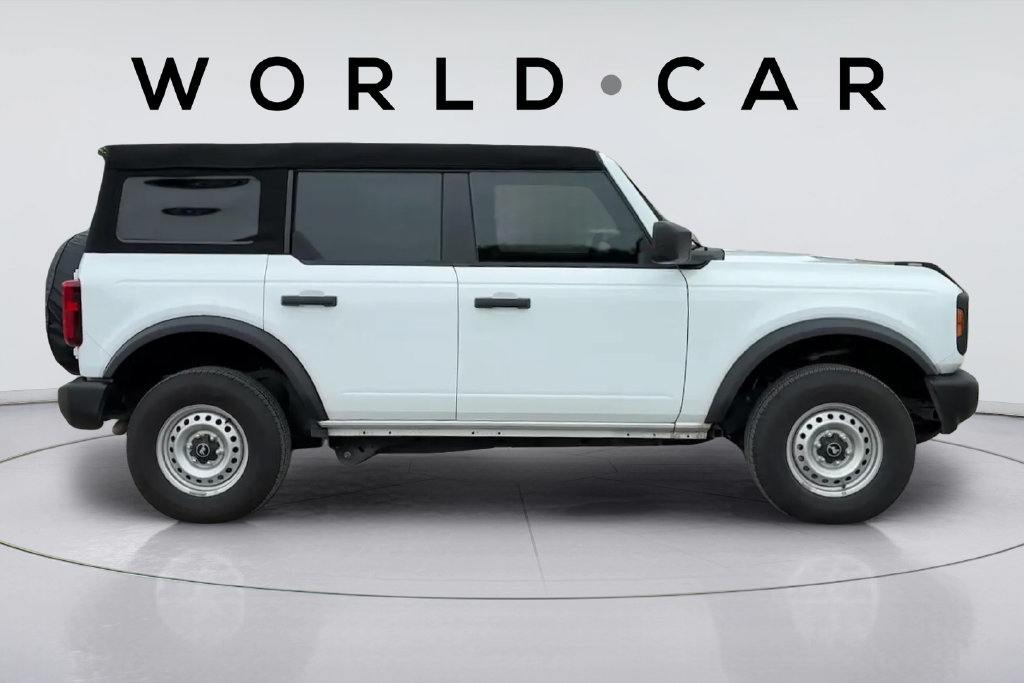 Used 2025 Ford Bronco 4-Door AWD/4WD image 2