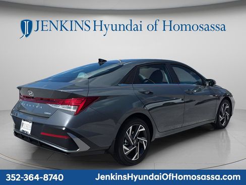 New 2026 Hyundai Elantra Limited FWD image 2