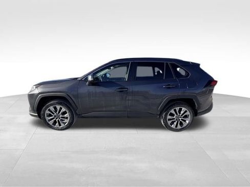 Used 2019 Toyota RAV4 XLE Premium image 3