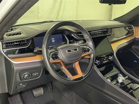 Used 2022 Jeep Grand Cherokee Summit image 4