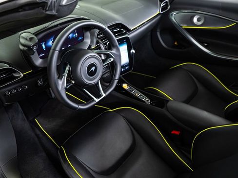 Used 2025 McLaren Artura Spider image 23