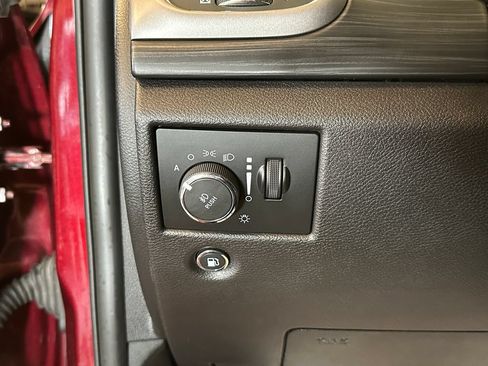 Used 2019 Jeep Grand Cherokee Altitude AWD/4WD image 17