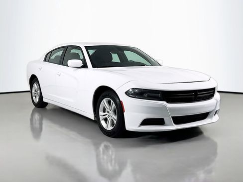 Used 2020 Dodge Charger SXT RWD image 3