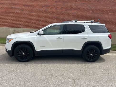 Used 2018 GMC Acadia SLT FWD image 2