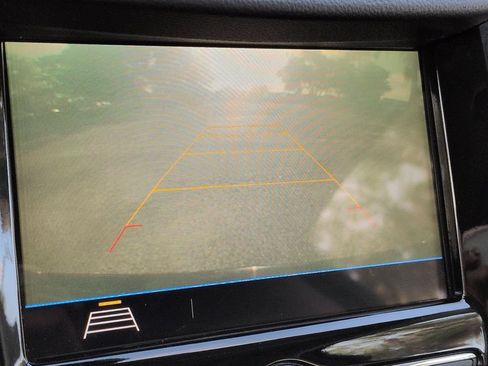 Used 2019 Chevrolet Trax LT w/ LT Convenience Package FWD image 19