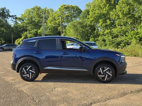Used 2026 Nissan Kicks SV FWD image 3