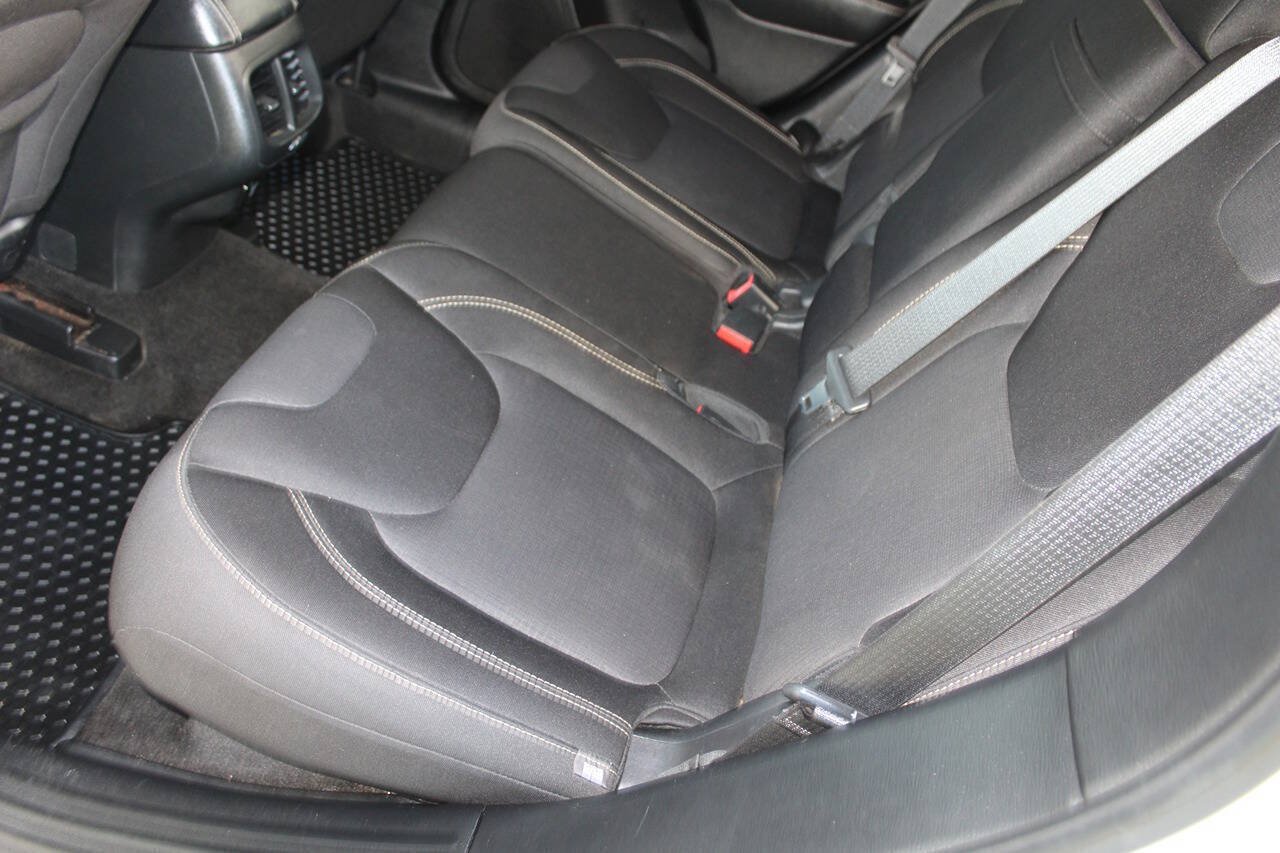 Used 2015 Jeep Cherokee Latitude w/ Comfort/Convenience Group AWD/4WD image 34