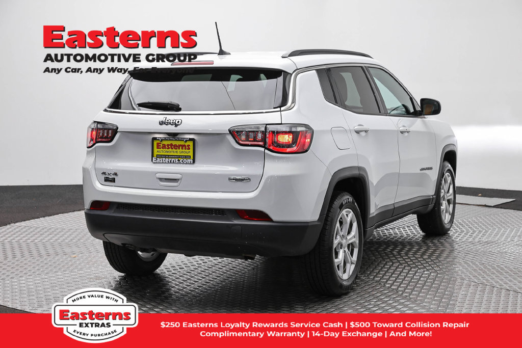 Used 2024 Jeep Compass Latitude AWD/4WD image 5