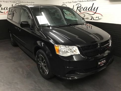Used 2015 Dodge Grand Caravan SE FWD image 2