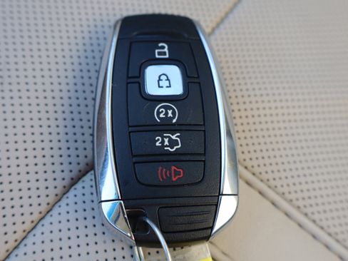 Used 2017 Lincoln MKZ Reserve image 29