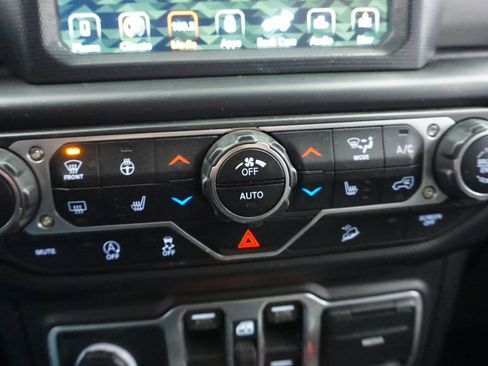 Certified 2018 Jeep Wrangler Unlimited Sahara image 41