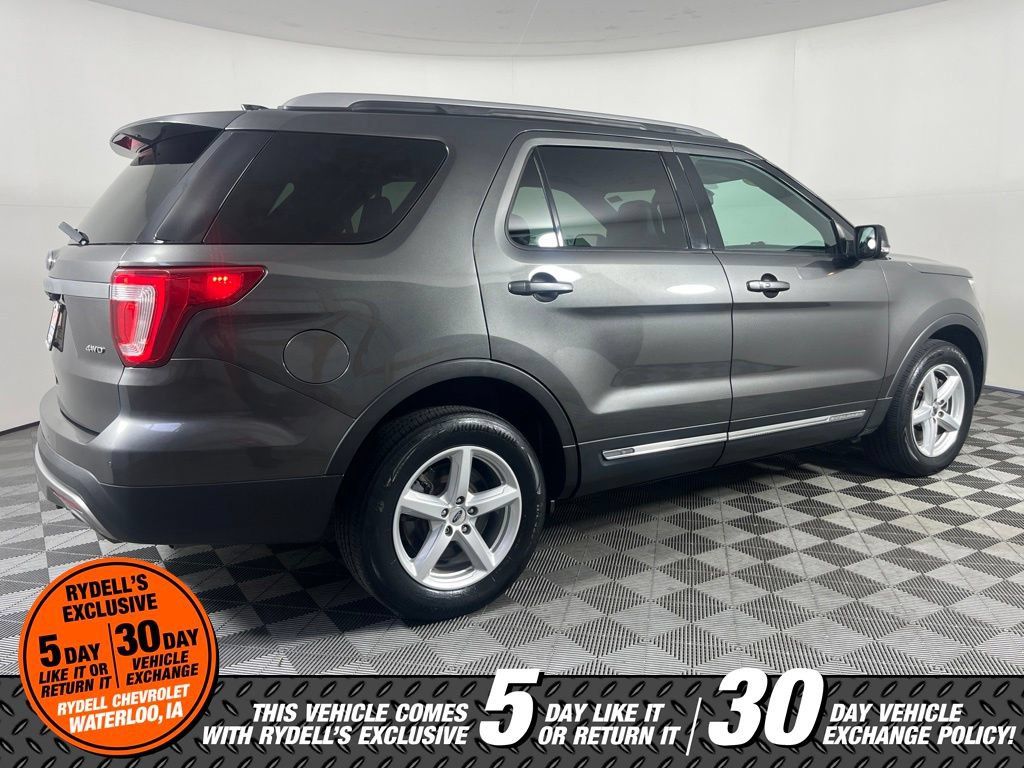 Used 2017 Ford Explorer XLT w/ Equipment Group 202A AWD/4WD image 3