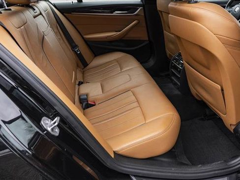 Used 2017 BMW 530i xDrive image 26