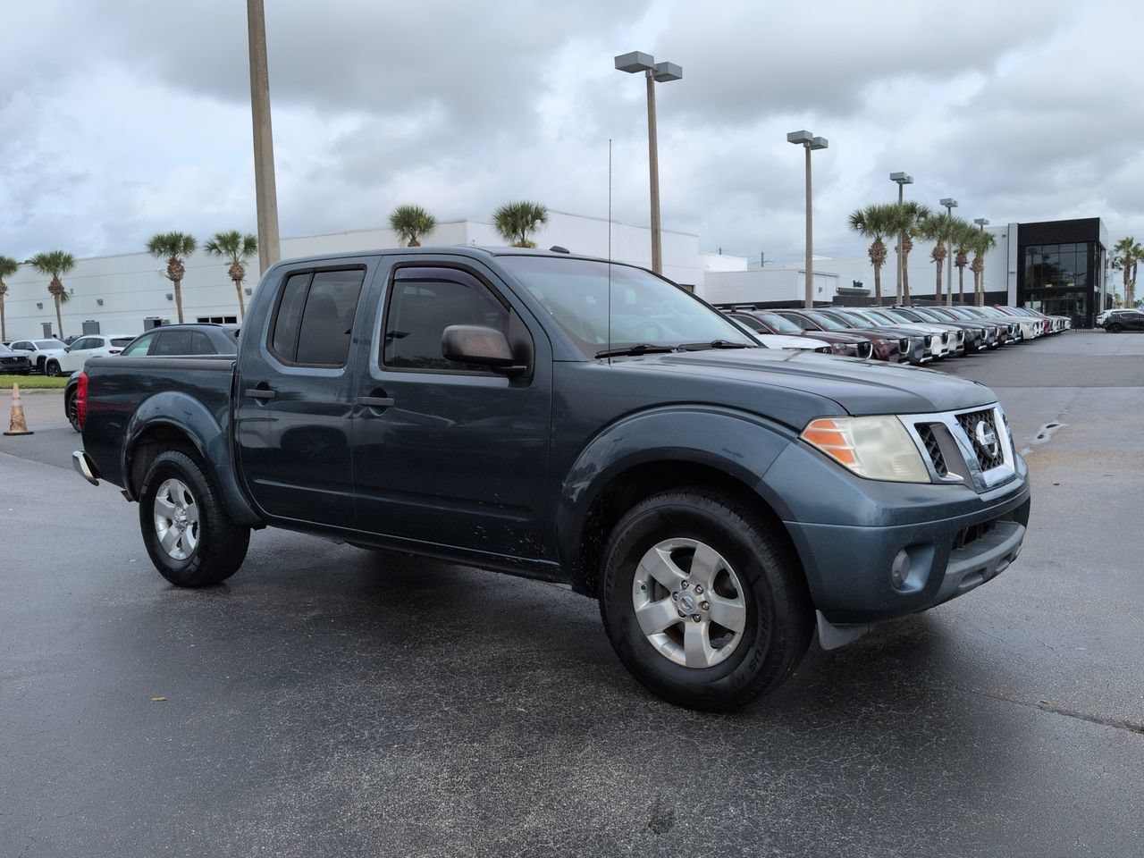 Used 2013 Nissan Frontier SV RWD image 2