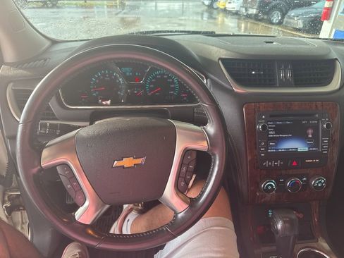 Used 2013 Chevrolet Traverse LT image 7