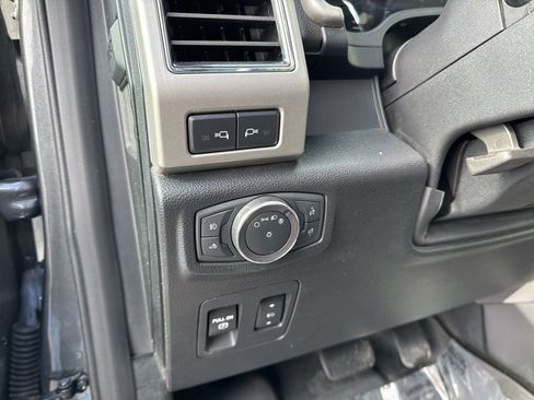 Used 2018 Ford F150 Lariat image 13