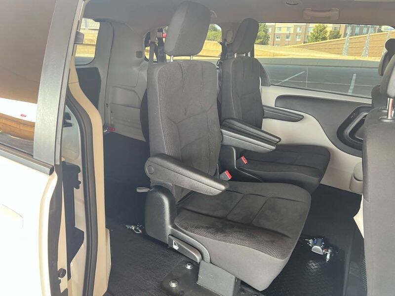 Used 2017 Dodge Grand Caravan SE w/ Power Window Group FWD image 31