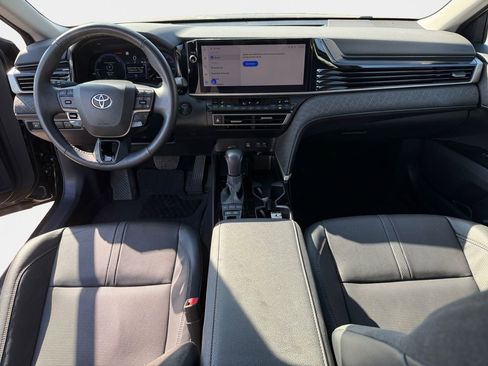 Used 2025 Toyota Camry XLE image 14