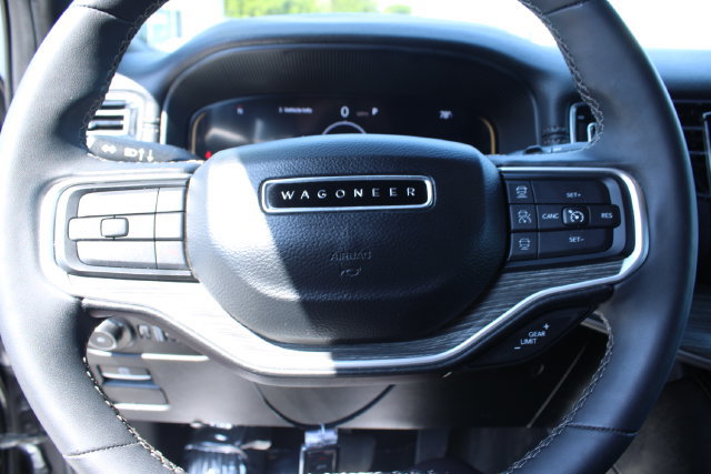 Used 2024 Jeep Wagoneer L Series II w/ Flexible Seating Group AWD/4WD image 21