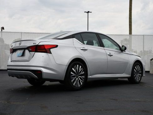 Used 2024 Nissan Altima 2.5 SV FWD image 7