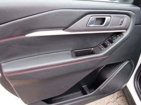 Used 2025 Ford Explorer ST-Line AWD/4WD image 14