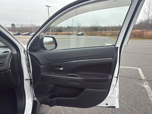 Used 2020 Mitsubishi Outlander Sport ES image 17