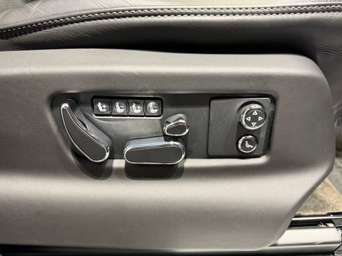 Used 2022 Bentley Bentayga AWD/4WD image 61