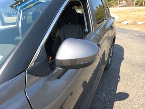 Used 2021 Nissan Rogue S image 34