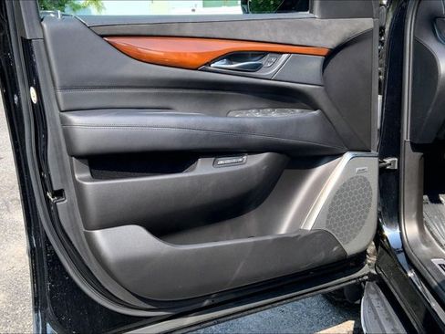 Used 2017 Cadillac Escalade ESV Luxury AWD/4WD image 23