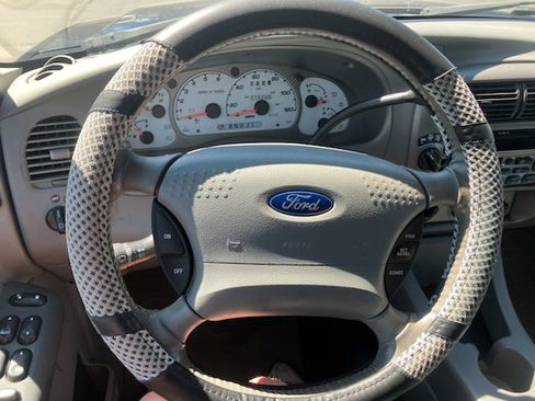 Used 2003 Ford Explorer Sport Trac XLT image 12
