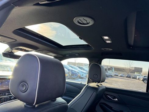 Used 2023 Chevrolet Traverse Premier image 11