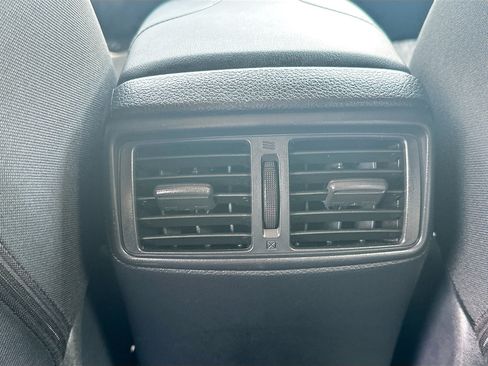 Used 2018 Nissan Rogue S AWD/4WD image 25