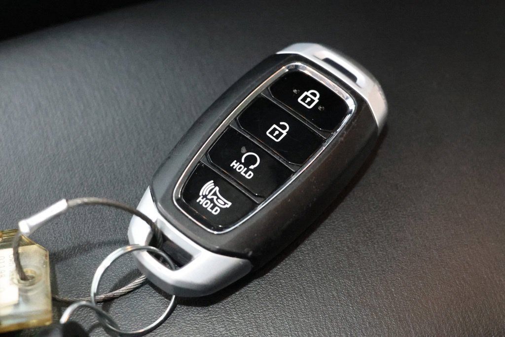Used 2025 Hyundai Venue SEL FWD image 34