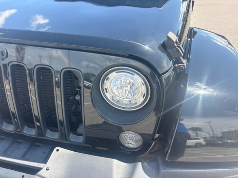 Used 2017 Jeep Wrangler Unlimited Sahara AWD/4WD image 10