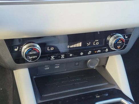 New 2026 Mitsubishi Outlander SE FWD image 17