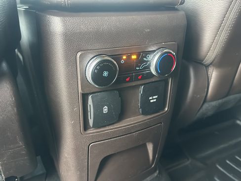 Used 2022 Ford Explorer King Ranch w/ Premium Technology Package image 21