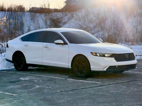 Used 2023 Honda Accord EX image 3