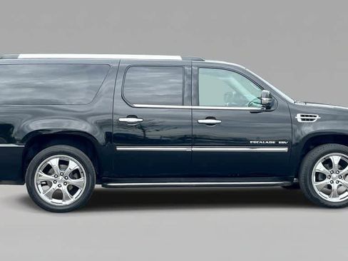 Used 2010 Cadillac Escalade ESV Luxury AWD/4WD image 9