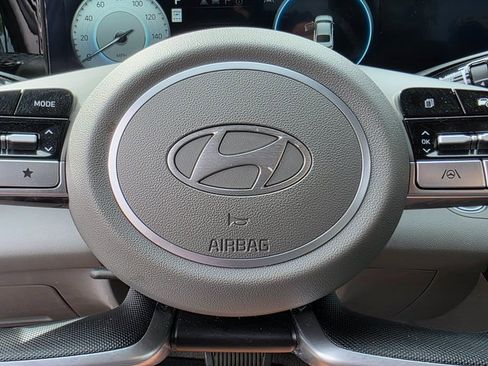 Certified 2024 Hyundai Elantra SEL image 24